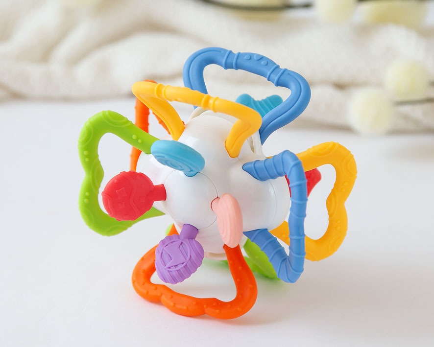 MORDEDOR SENSORIAL EN FORMA DE BOLA PARA BEBÉS KIOKIDS