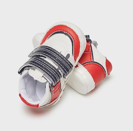Zapatillas semiabiertas velcro de Mayoral