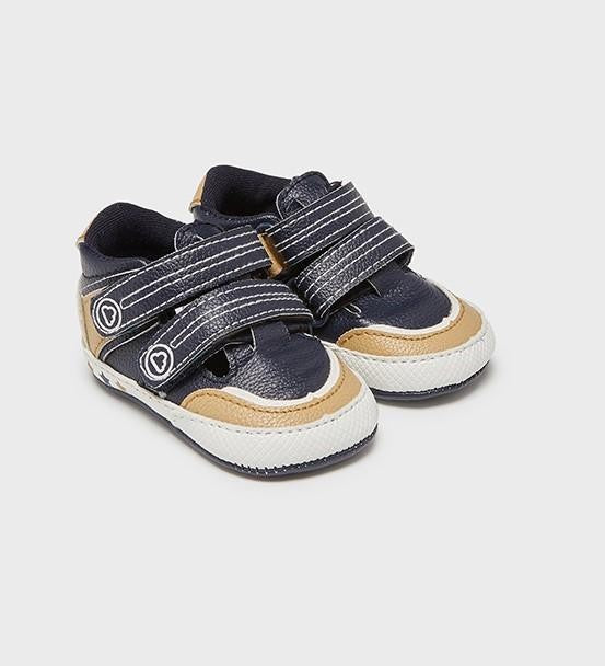 Zapatillas semiabiertas velcro de Mayoral