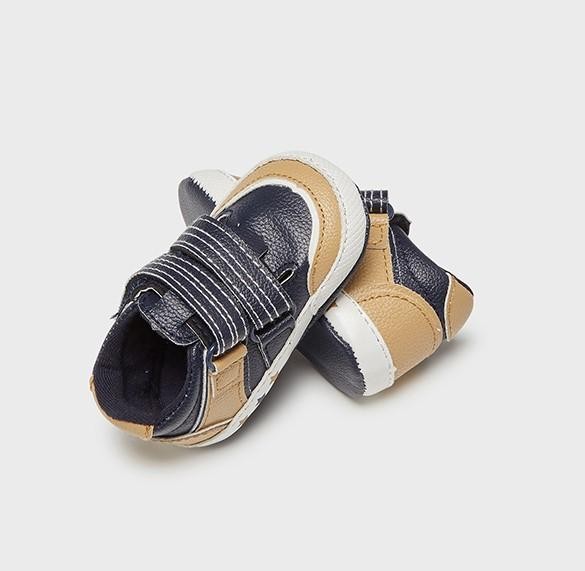 Zapatillas semiabiertas velcro de Mayoral