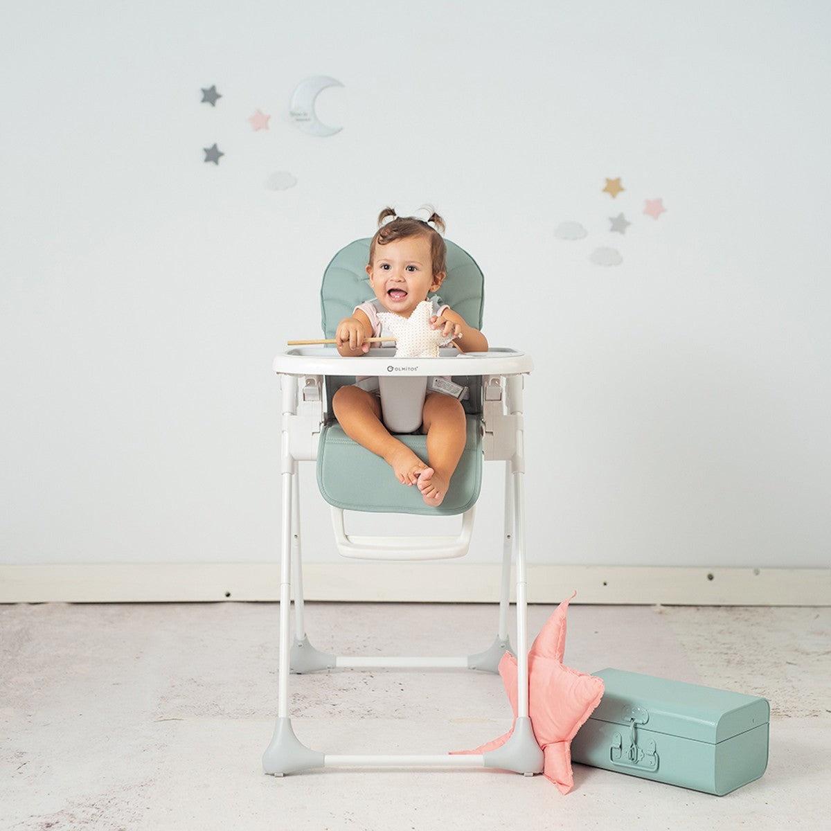 Olmitos – Trona bebe ligera multi posiciones – Asiento regulable con bandeja extraíble – Incluye ruedas y fácil plegado