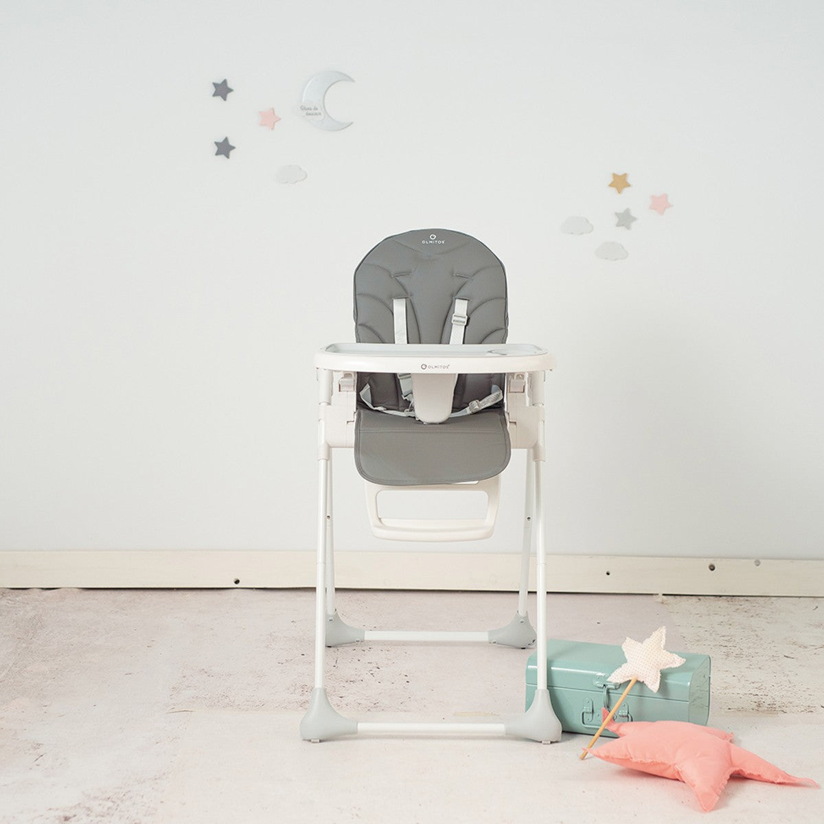 Olmitos – Trona bebe ligera multi posiciones – Asiento regulable con bandeja extraíble – Incluye ruedas y fácil plegado