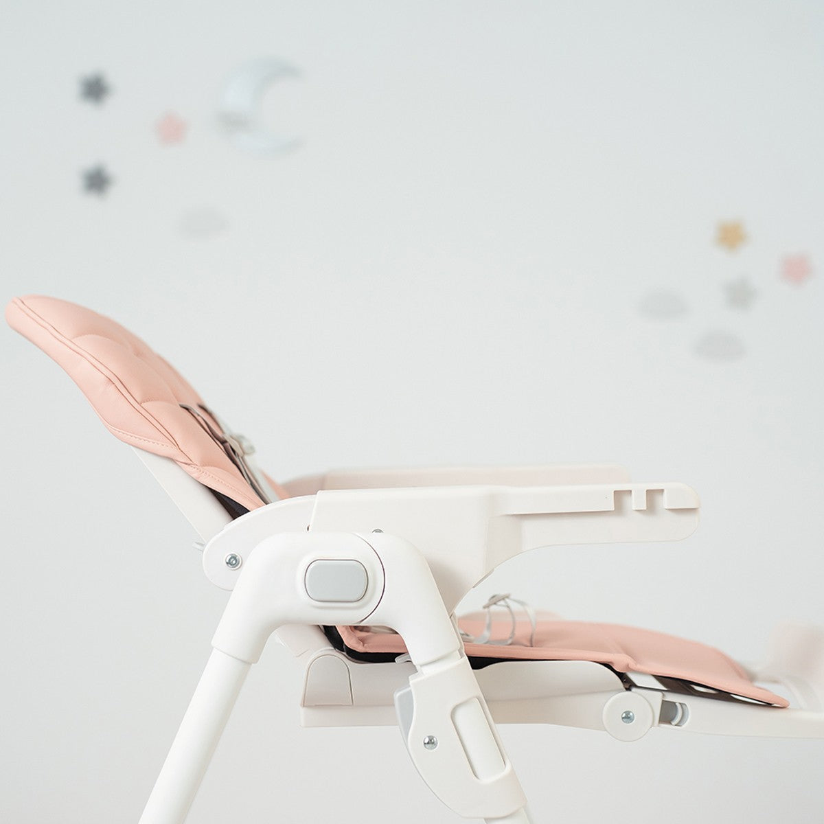 Olmitos – Trona bebe ligera multi posiciones – Asiento regulable con bandeja extraíble – Incluye ruedas y fácil plegado