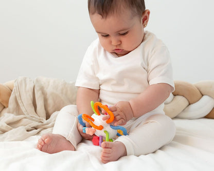MORDEDOR SENSORIAL EN FORMA DE BOLA PARA BEBÉS KIOKIDS