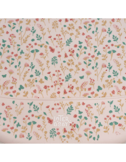 Babero Silicona Estampado Modelo Flores Petalos Rosa Interbaby