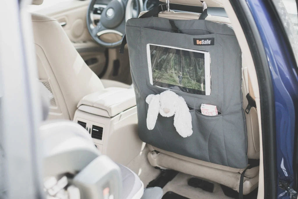 Protector de asiento delantero con bolsillo para tablet BeSafe