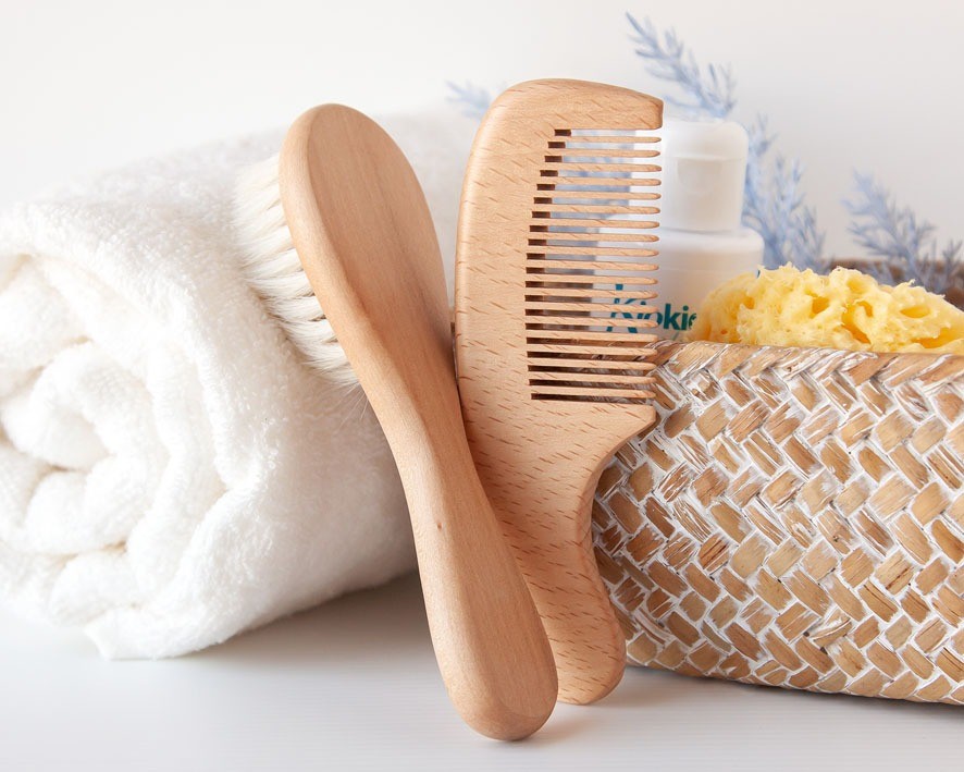 Conjunto de pente e escova de madeira Kiokids